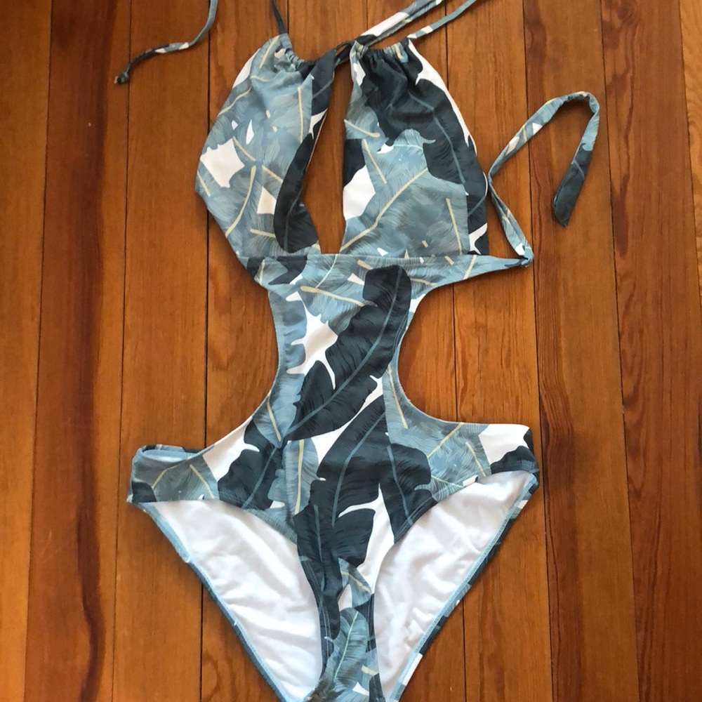 NWOT palm print , halter & tie back monokini-M